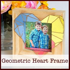 geometric-heart-frame
