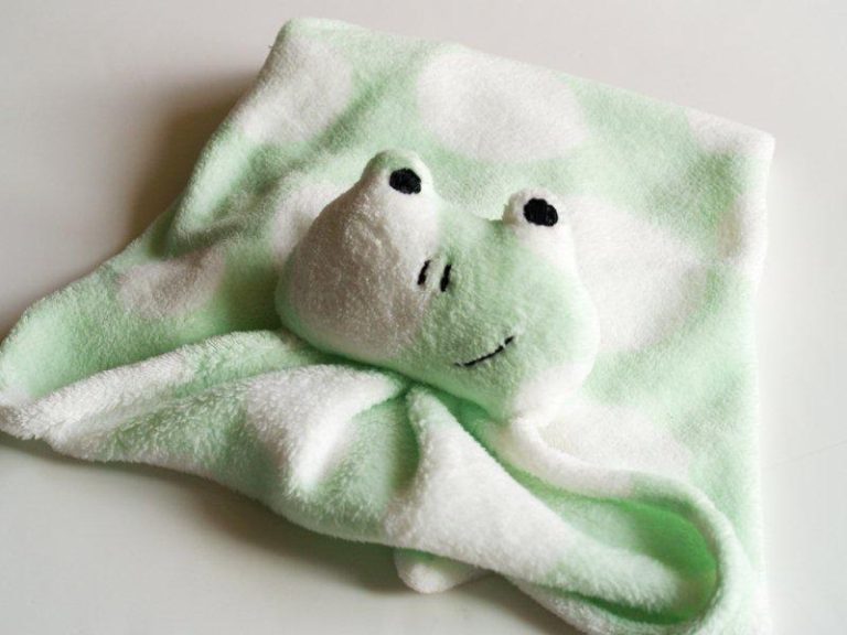 DIY Frog Blanket