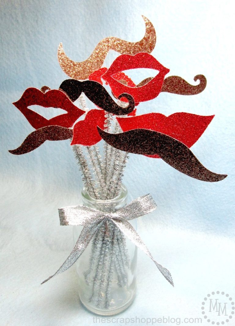 Kiss & 'Stache Photo Props {Lifestyle Crafts}