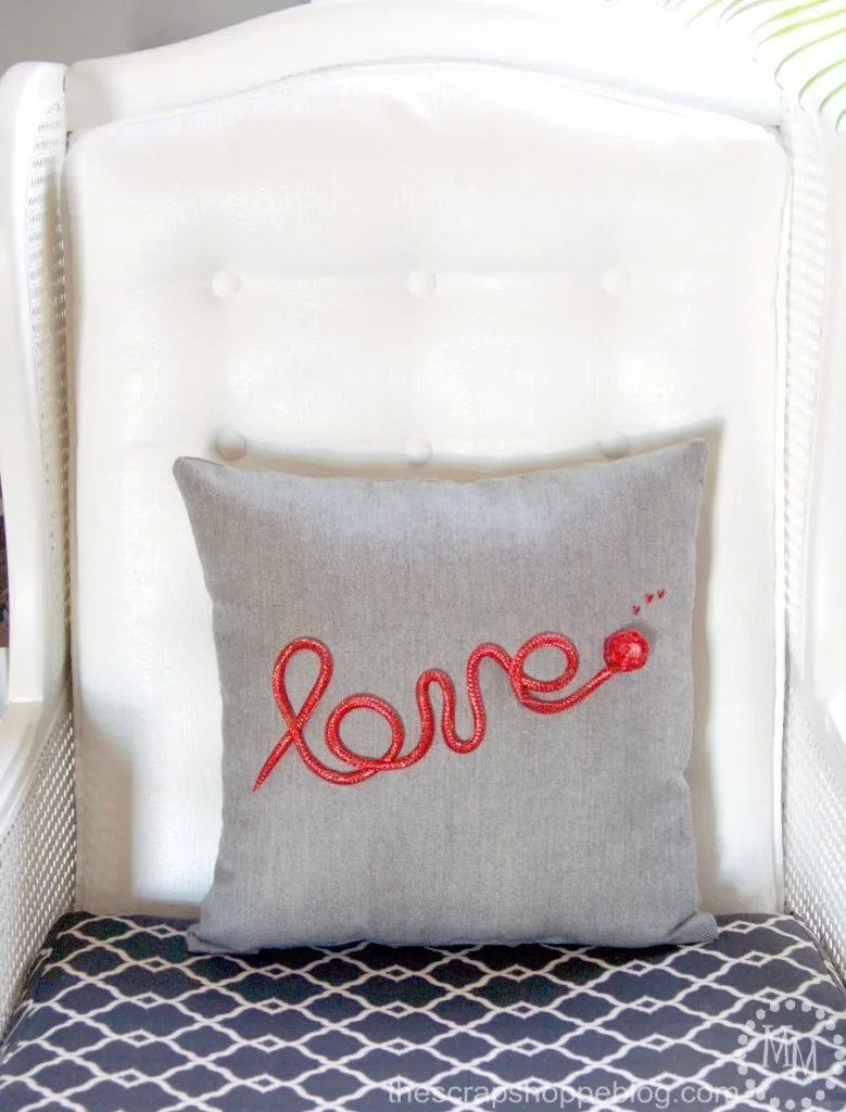 love-valentine-pillow