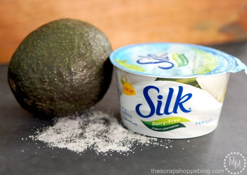 Sweet & Creamy Avocado Dip - great Game Day snack! #MeatlessMondayNight