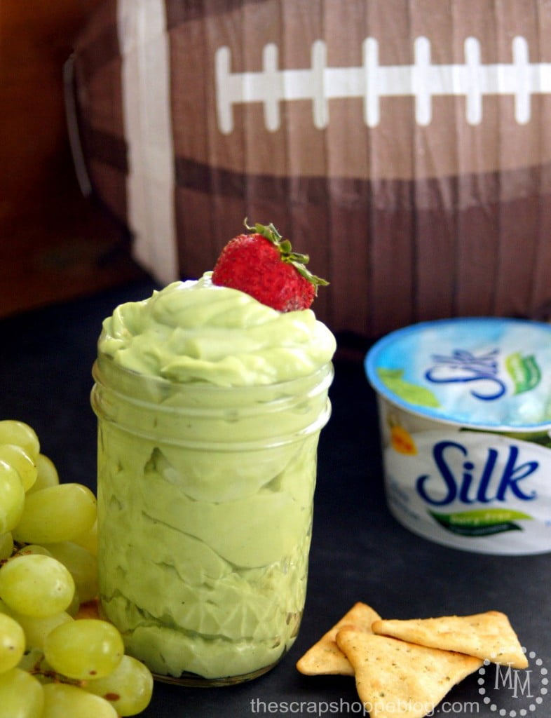 Sweet & Creamy Avocado Dip - great Game Day snack! #MeatlessMondayNight