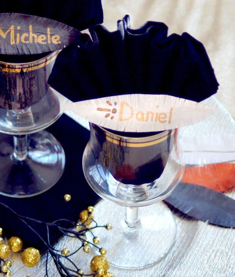 Simple Feather Place Settings for a fun New Year's Eve dinner party - easy to make and so fun for a roaring 20's party!