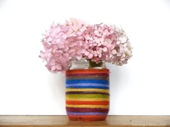 Yarn-wrapped Mason jar