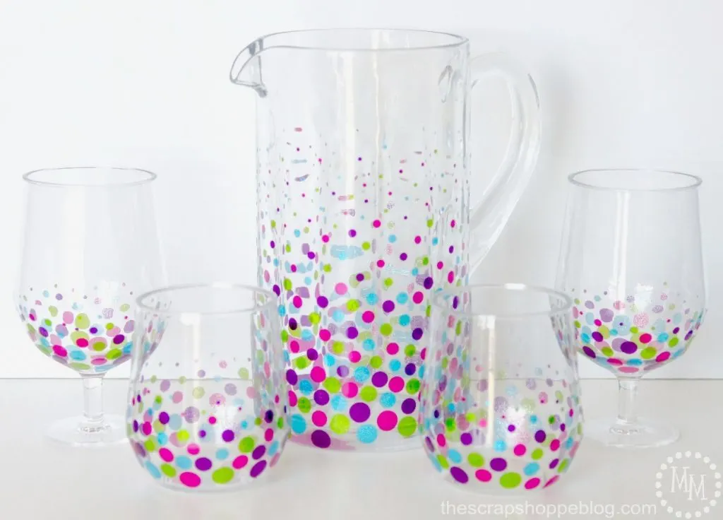 DIY Confetti Cups - perfect for a fun get together! Made with transparent glitter adhesive vinyl.