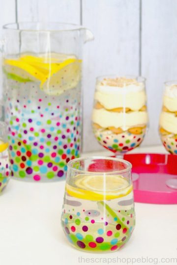 DIY Confetti Cups - perfect for a fun get together! Made with transparent glitter adhesive vinyl.