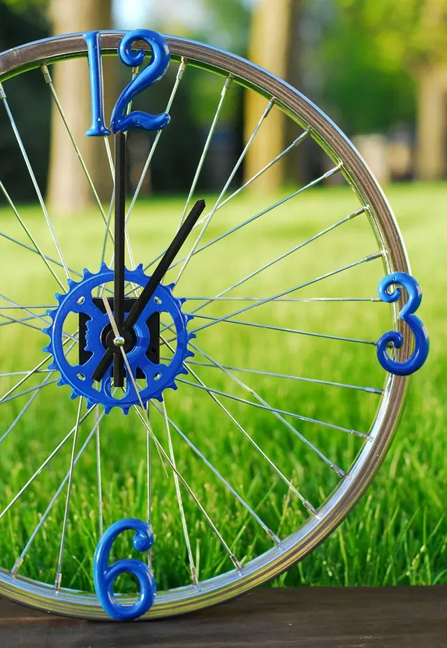 bike-rim-clock-ehow