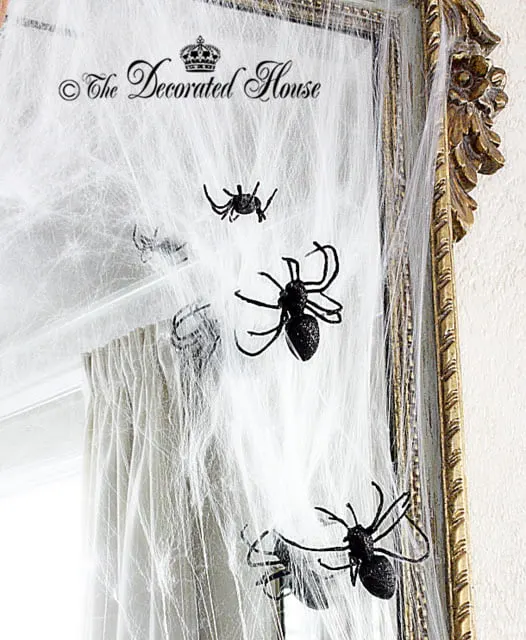 12 Simple but Spooky Halloween Decorations