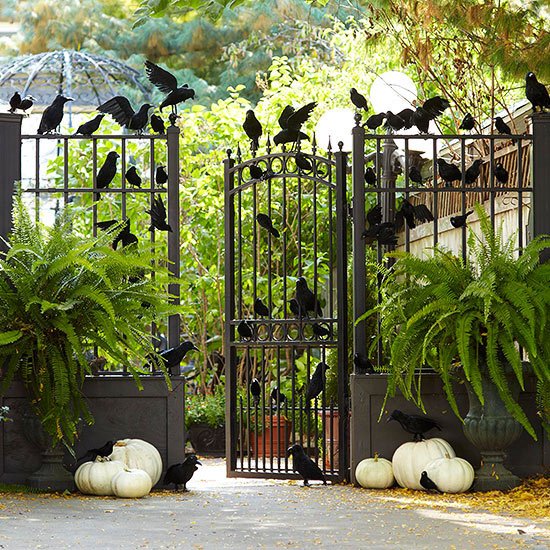 12 Simple but Spooky Halloween Decorations