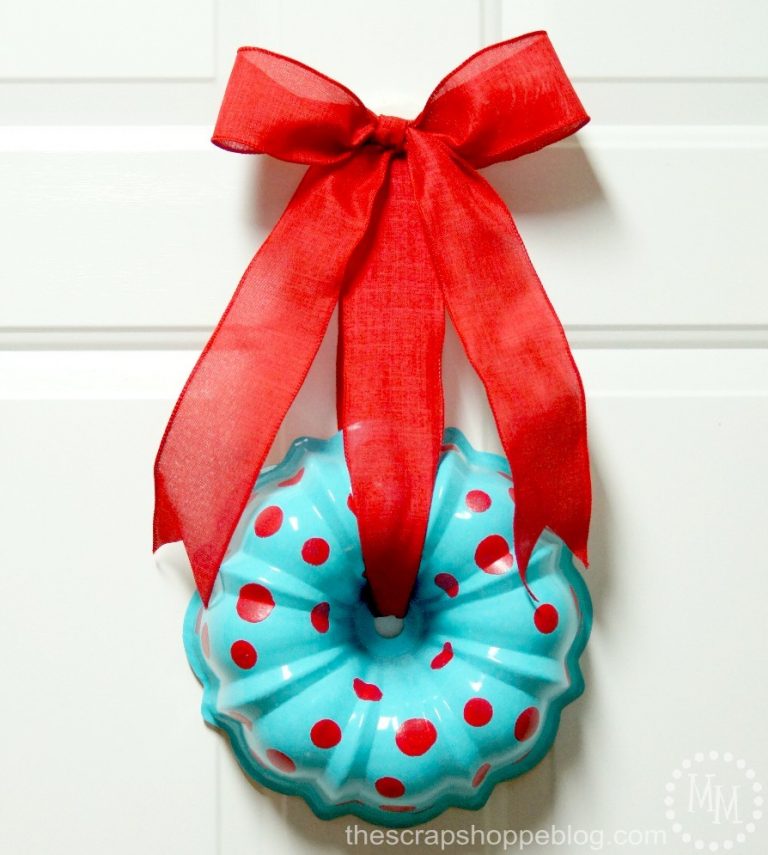 Rather than toss an old worn out bundt pan, upcycle it into a festive new wreath!