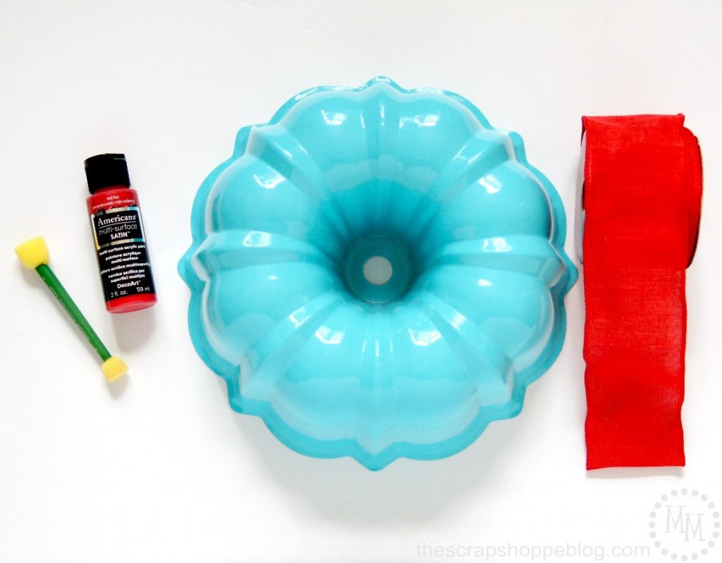 Rather than toss an old worn out bundt pan, upcycle it into a festive new wreath!