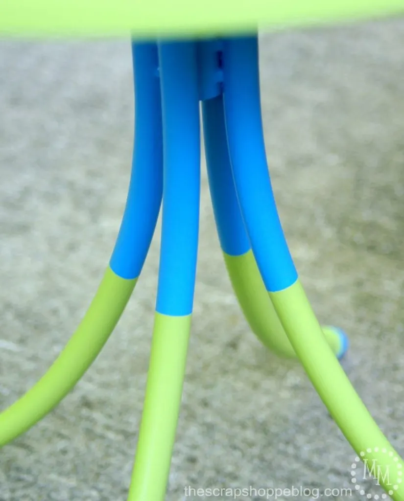 Give an old outdoor table a fresh new look with paint and a stencil!