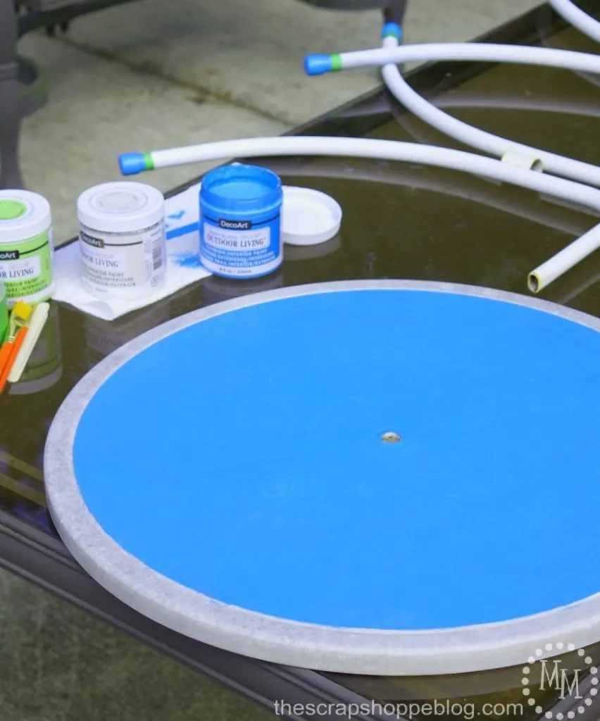 Give an old outdoor table a fresh new look with paint and a stencil!