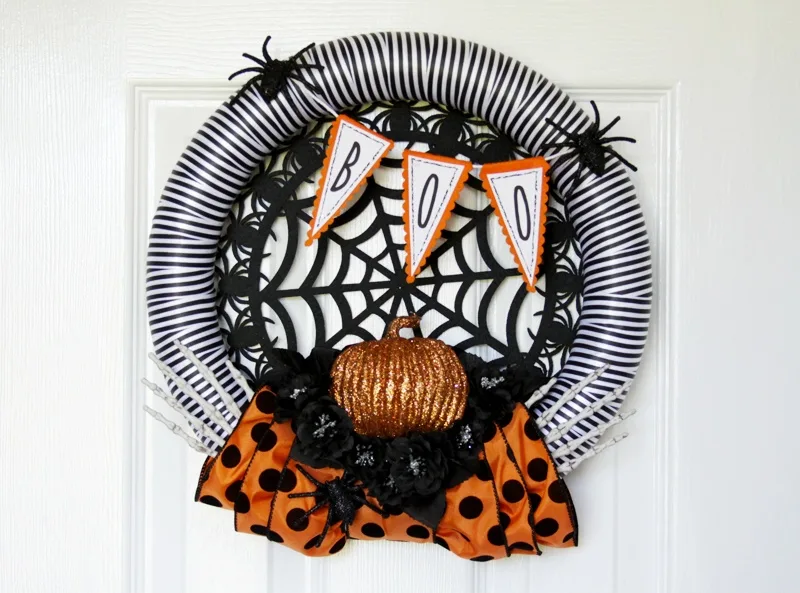 spooky spiders Halloween wreath