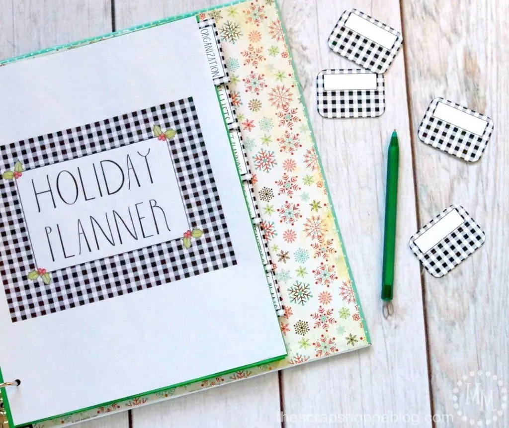 Stay organized this holiday season by creating and using a holiday planner using these FREE printables with a cute buffalo check pattern!