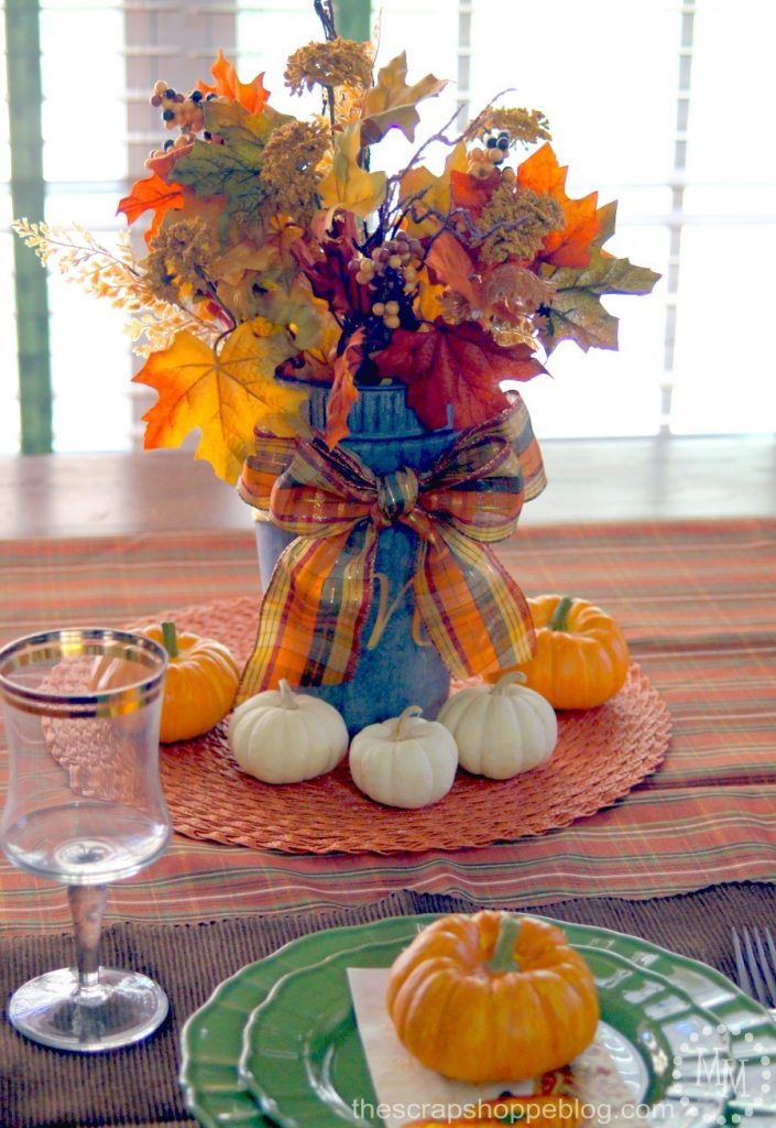 Need ideas to decorate your dining room table for fall? Try one of these 6 simple decorating ideas!