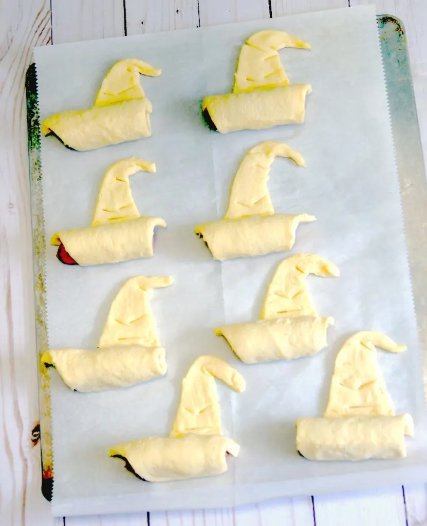This Harry Potter Sorting Hat Dogs Recipe is the perfect dish for your next Harry Potter party!