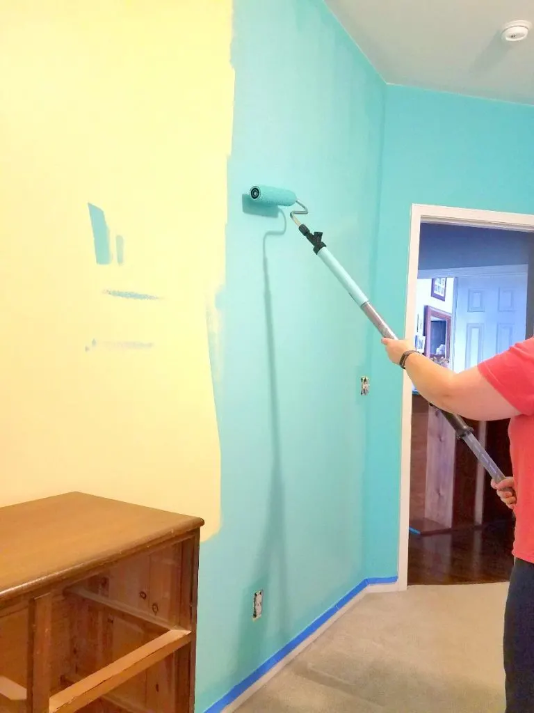 Paint walls with ease with the PaintStick EZ-Twist