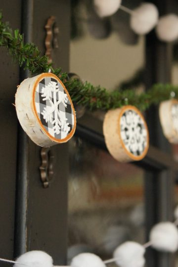 wood slice buffalo check snowflake garland