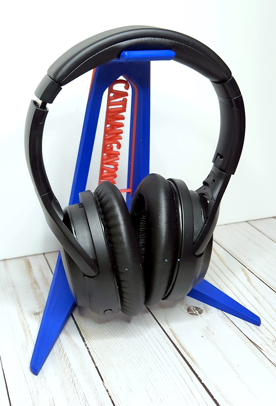 customized headphones stand